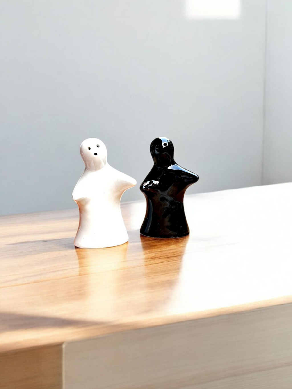 Monochrome Harmony Ceramic Salt & Pepper Shaker Set ⚫⚪