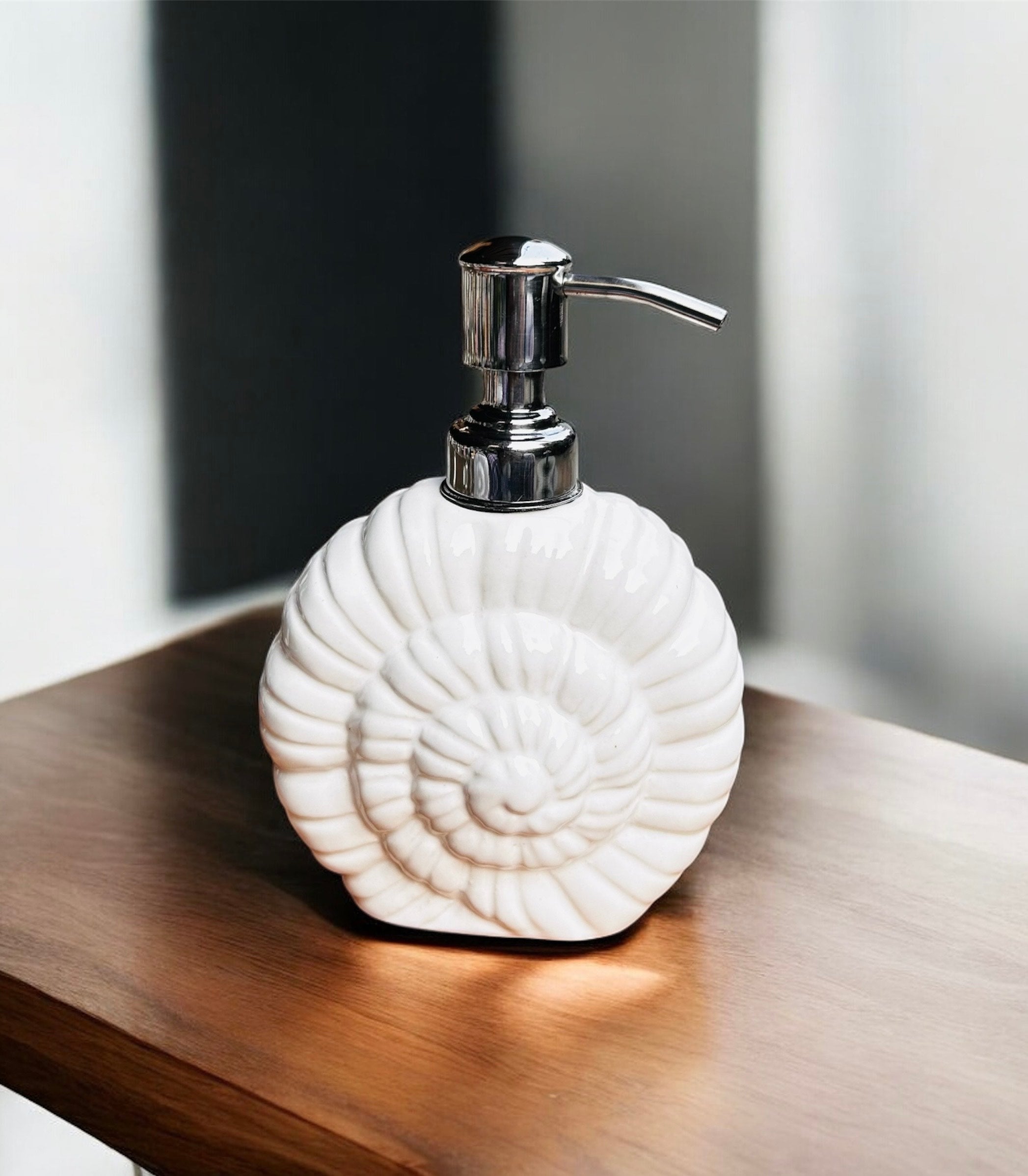 White Seashell Ceramic Bathroom Set (3-Piece)