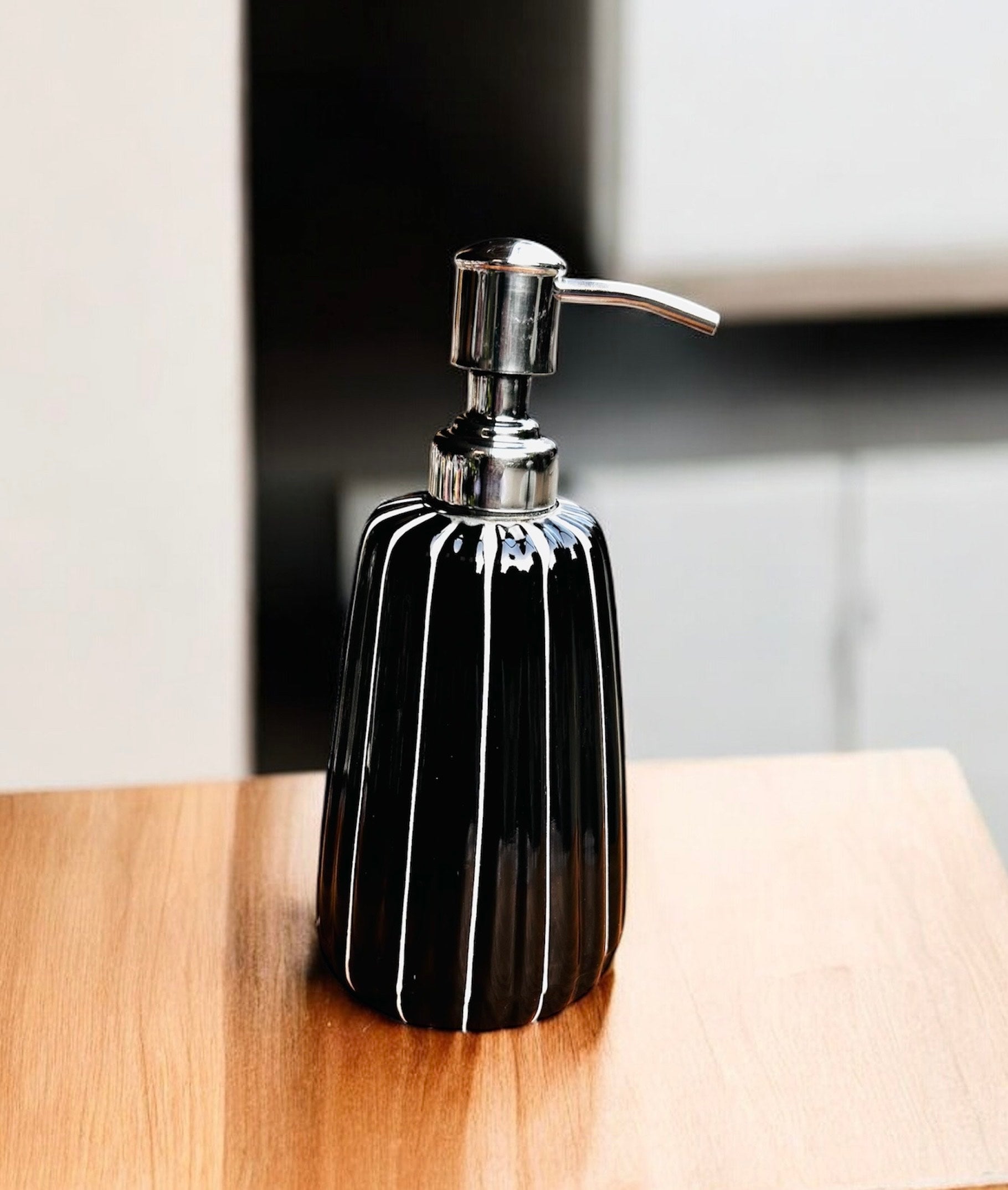 Midnight Ribbed Ceramic Bathroom Set (3-Piece)